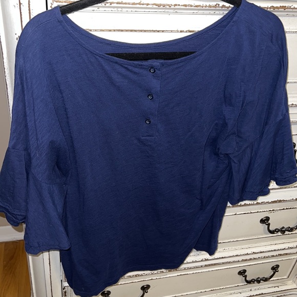 Vineyard Vines Shirt with Layered Sleeve LIKE NEW - Picture 3 of 6